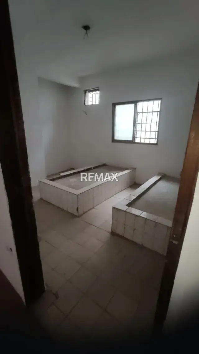 En venta amplia casa (consta de 2 parcelas) - 5