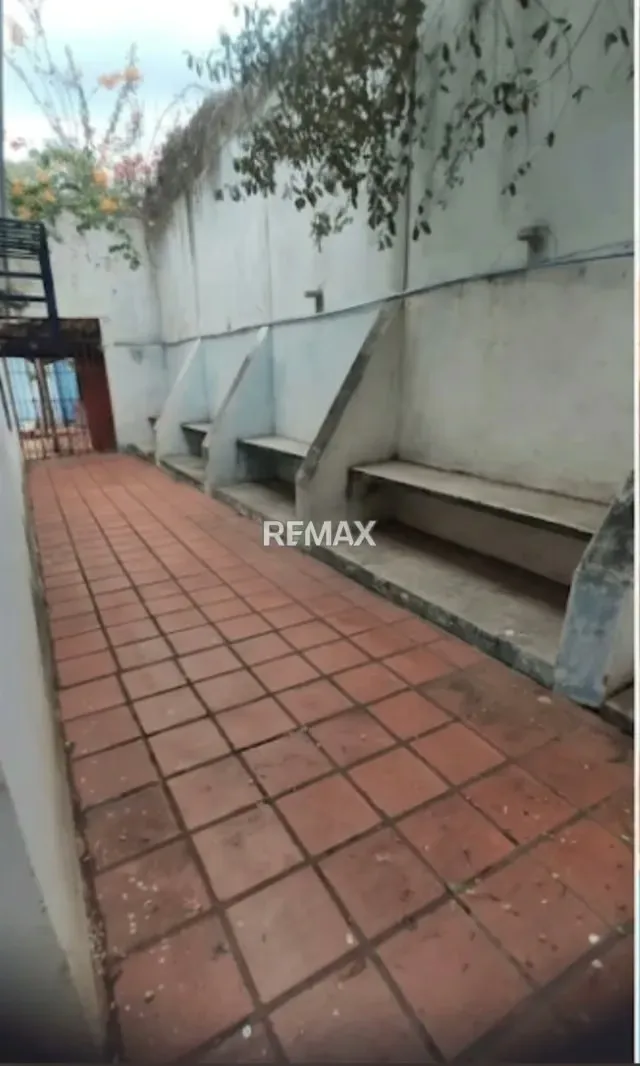 En venta amplia casa (consta de 2 parcelas) - 8