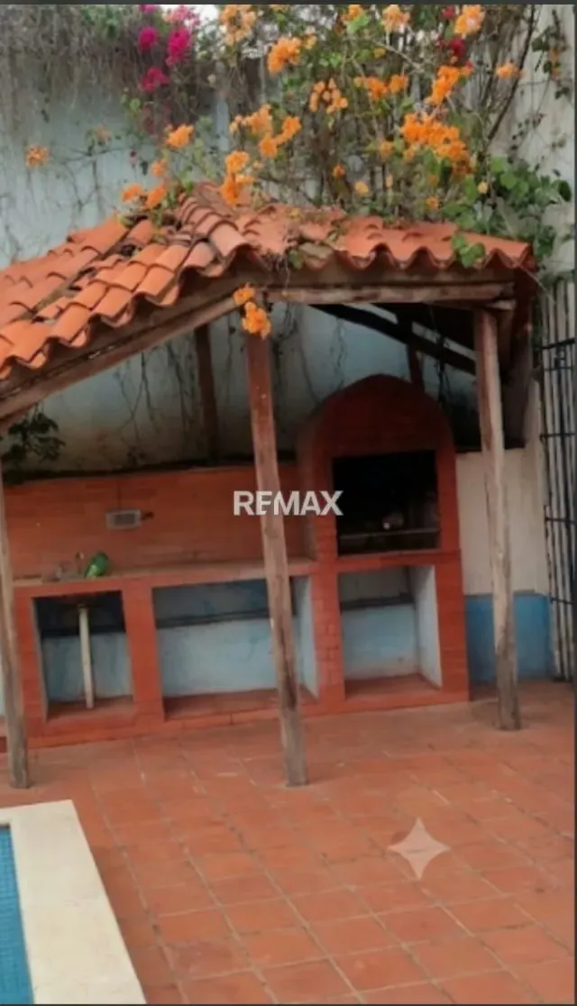 En venta amplia casa (consta de 2 parcelas) - 10