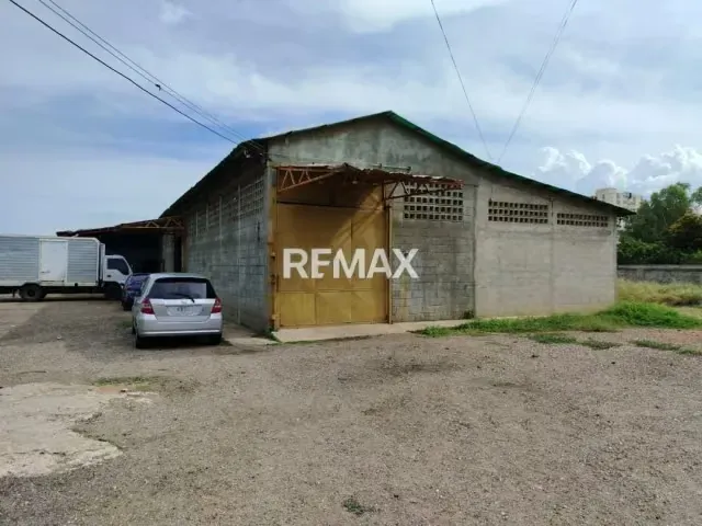 Galpón Comercial en Alquiler Sector la Colinas Cv1