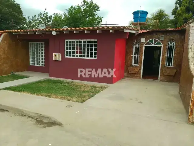 AMPLIA CASA EN VENTA URB. VILLAS DEL VALLE CABUDARE