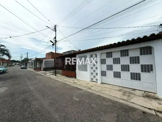 ACOGEDORA CASA EN VENTA EN EL AMANECER CABUDARE LARA