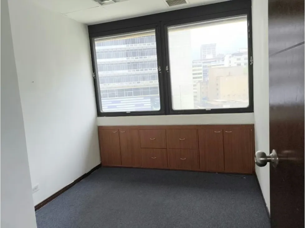 Alquilo oficina 460m2 Altamira 5813 - 7