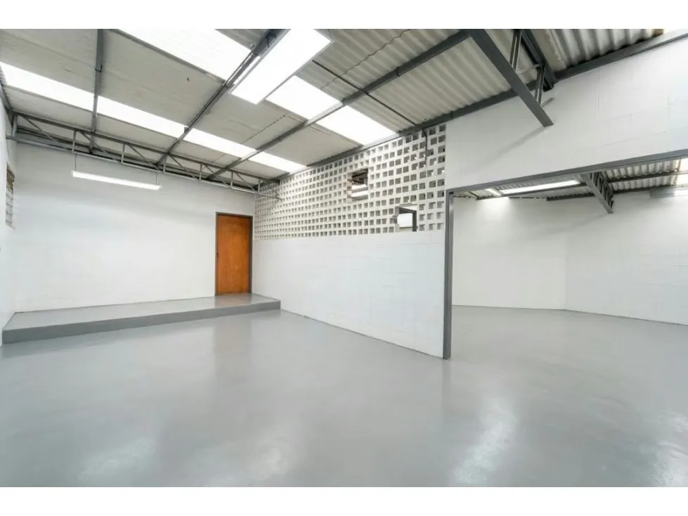 EN ALQUILER LOCAL/GALPÓN EN MONTECRISTO DE 400M2 - 8