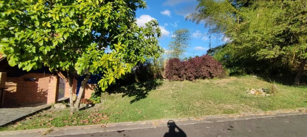 En Venta espectacular terreno de 1120 mt2 en Urb Monte Elena Baruta - 2