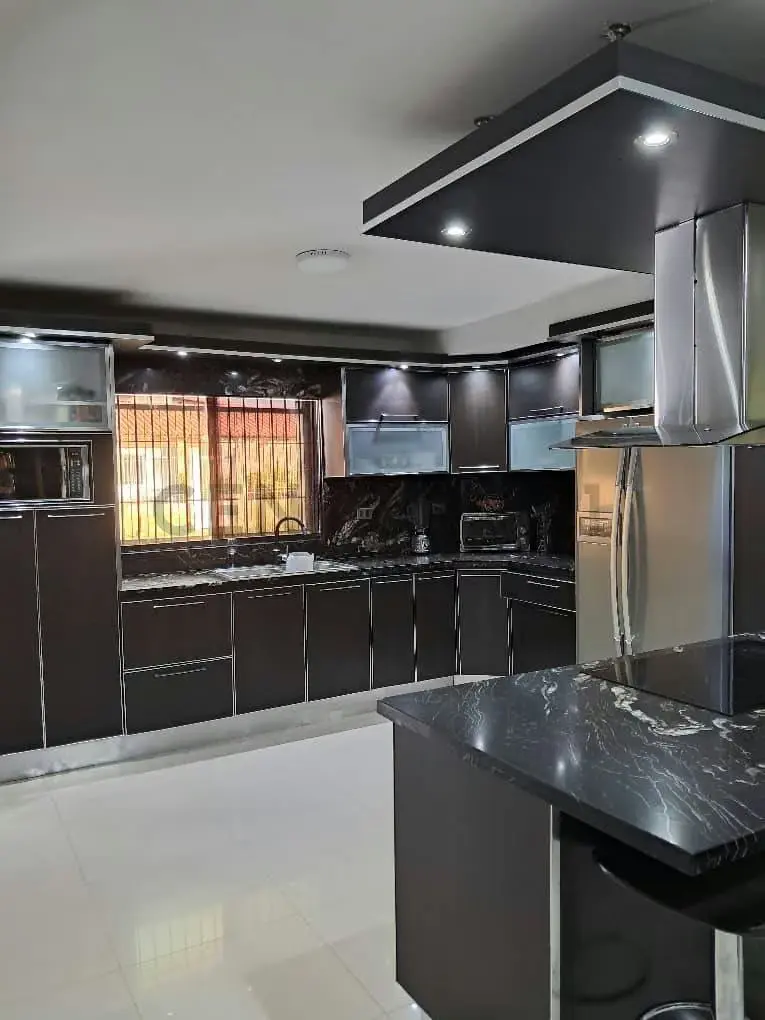 Excelente y moderna propiedad ubicada en el CR. Carmen Isabel. En Anaco. - 2