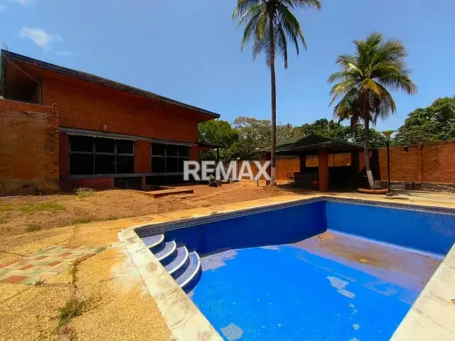 CASA QUINTA INMENSA Y ACOGEDORA, EN EL VALLE DEL ESPIRITU SANTO, CERCA DE LA UNIVERSIDAD DE MARGARITA (UNIMAR) PARA REMODELAR - 11