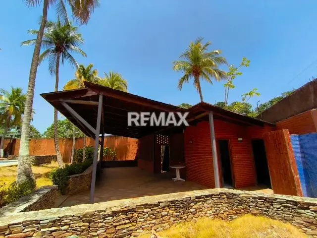 CASA QUINTA INMENSA Y ACOGEDORA, EN EL VALLE DEL ESPIRITU SANTO, CERCA DE LA UNIVERSIDAD DE MARGARITA (UNIMAR) PARA REMODELAR - 14