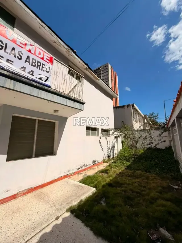 En venta! Casa comercial entre la Avenida Madrid y la Avenida Lara! Barquisimeto este! - 2