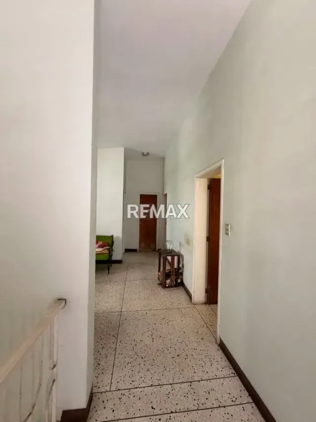 En venta! Casa comercial entre la Avenida Madrid y la Avenida Lara! Barquisimeto este! - 9