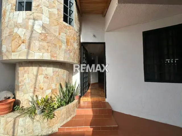 ESPECTACULAR CASA A PIE DE CALLE EN VENTA Barrio Unión, Pueblo Nuevo - 3