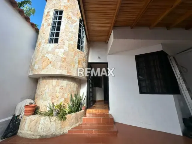 ESPECTACULAR CASA A PIE DE CALLE EN VENTA Barrio Unión, Pueblo Nuevo - 4