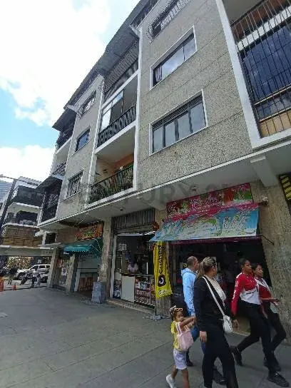 Licorería TOP en Chacao! Fondo de Comercio, 100% Operando! - 2