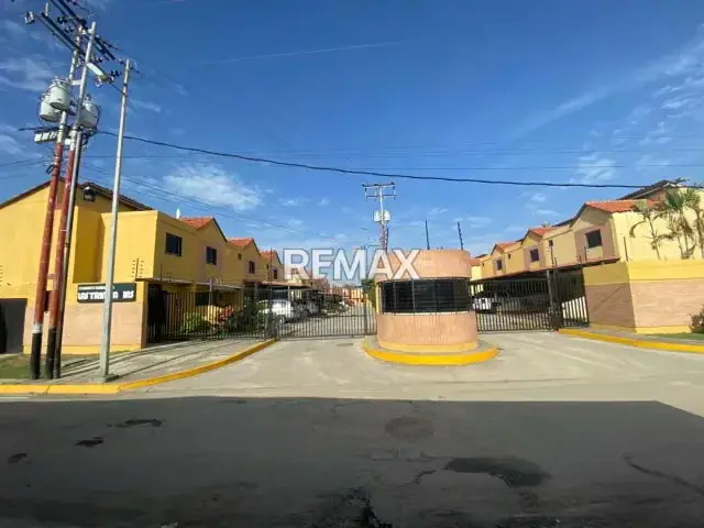 EN VENTA TOWNHOUSE EN CIUDAD ALIANZA GUACARA