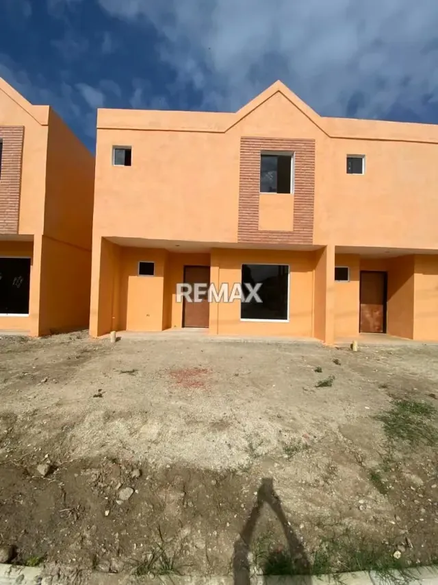 EN VENTA TOWNHOUSE EN CIUDAD ALIANZA GUACARA - 2