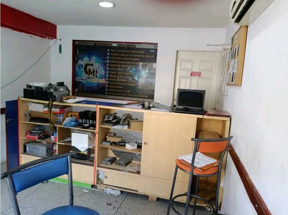 Se Alquila oficina de 90 m2 en Edificio Comercial en Santa Eduvigis - 2