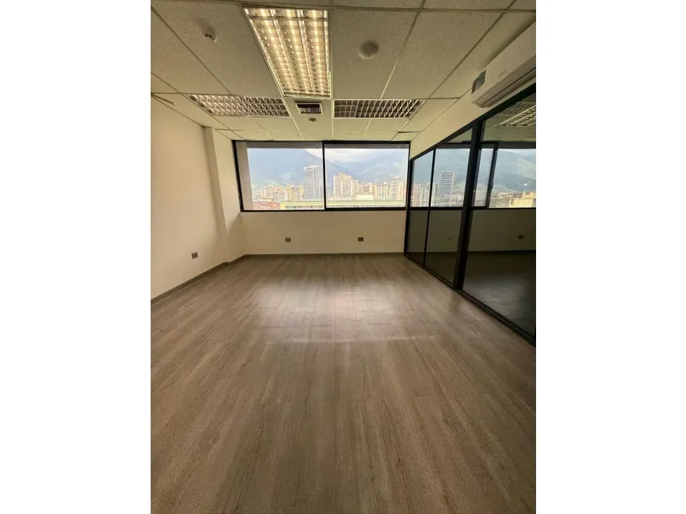 Se alquila oficina 90m2 Los Cortijos 6343 - 11
