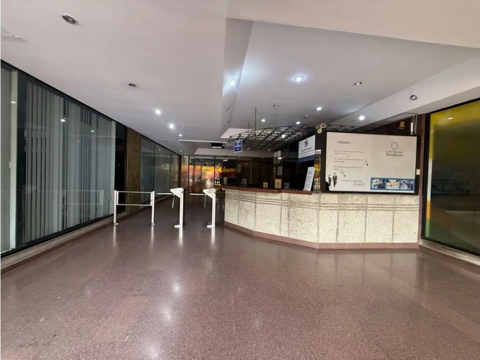 Se alquila oficina 90m2 Los Cortijos 6343 - 3