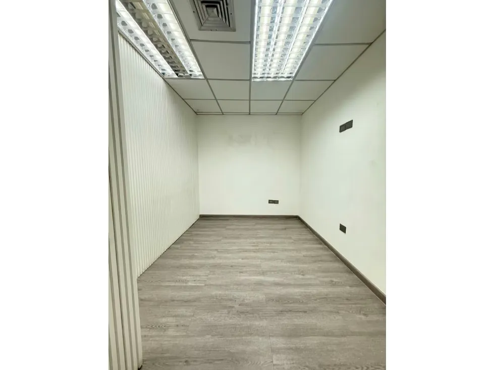 Se alquila oficina 90m2 Los Cortijos 6343 - 5