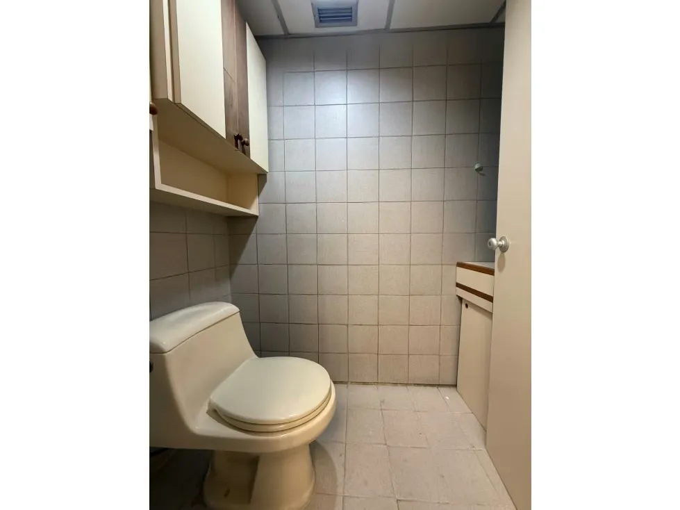 Se alquila oficina 90m2 Los Cortijos 6343 - 8