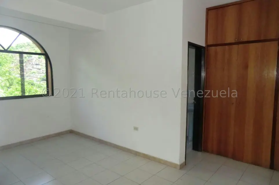 Casa (Multipes Niveles) en Alquiler en Guarenas, Miranda - 4