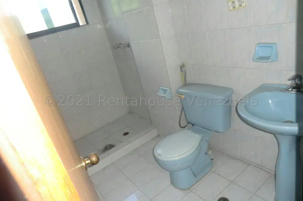 Casa (Multipes Niveles) en Alquiler en Guarenas, Miranda - 5