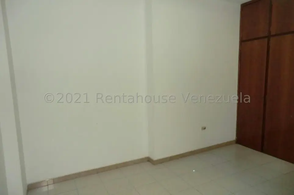 Casa (Multipes Niveles) en Alquiler en Guarenas, Miranda - 8