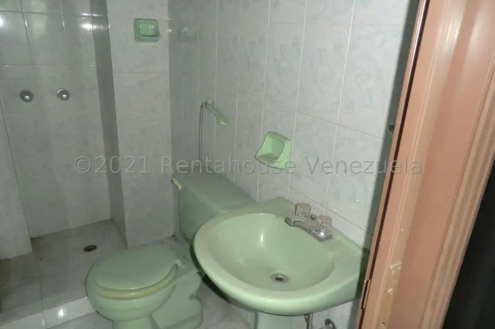 Casa (Multipes Niveles) en Alquiler en Guarenas, Miranda - 10