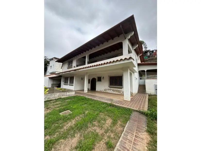 Alquiler de casa en Prados del este (Solo para depósito)