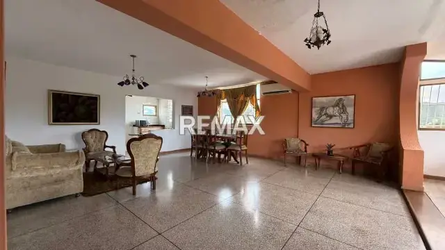 Venta amplio apartamento en los colorados