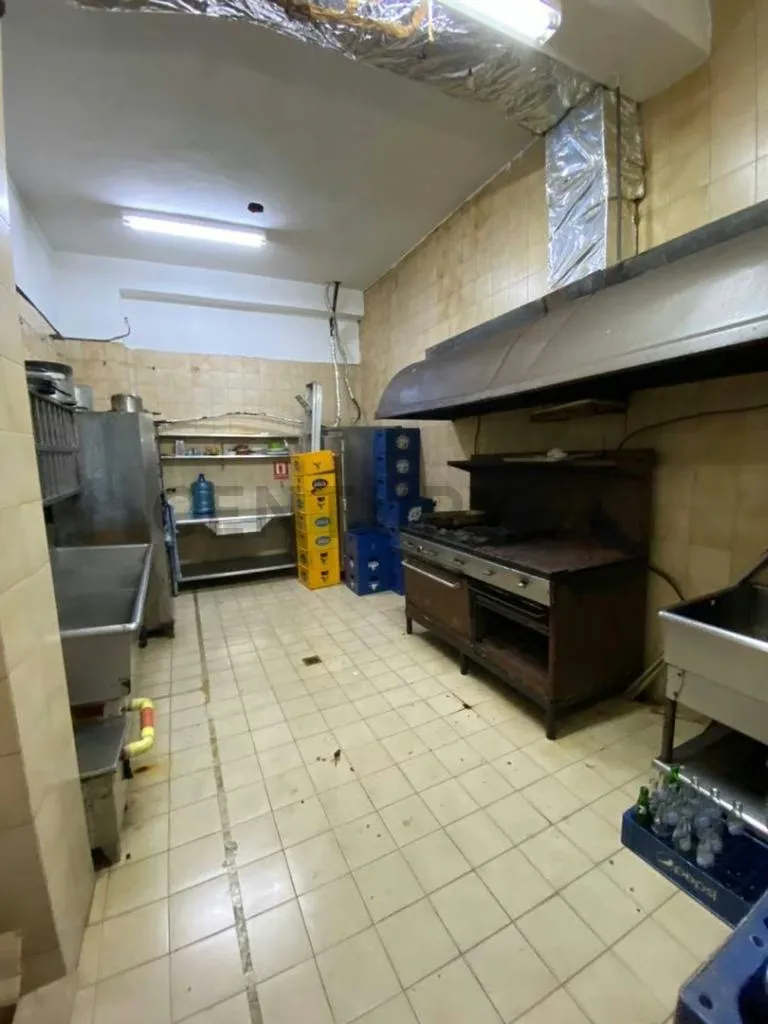 Local Restaurant en venta en la Avenida Fuerzas Armadas RD - 8