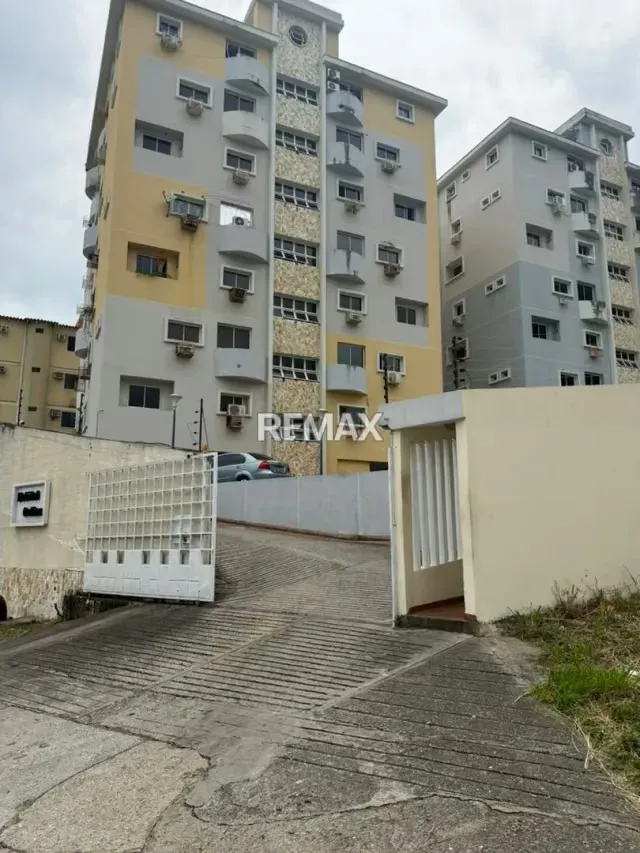 Amplio y bello Apartamento Duplex en venta Ubicado en Residencias Habitat Colina Edificio Palatino Sector Las Acacias