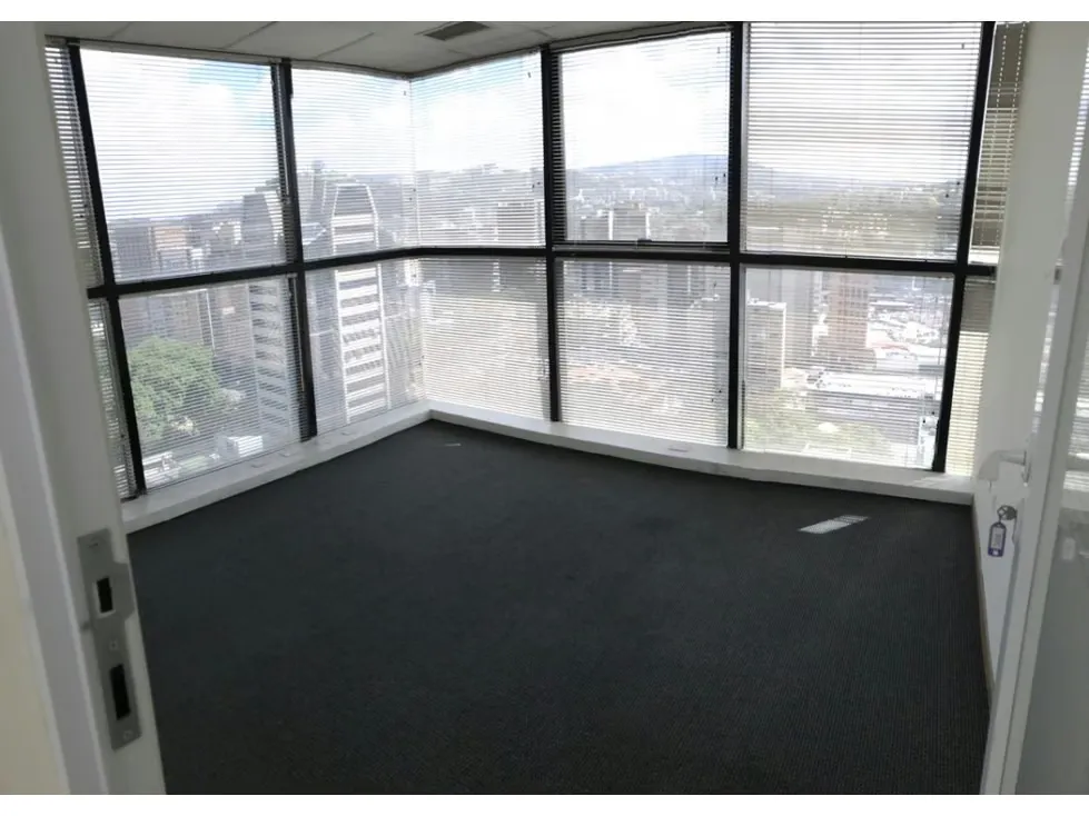 Se vende/alquila oficina Chacaito 300 m² - 6