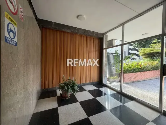 Ubicación Privilegiada en Bello Monte: En venta excelente Apartamento en Calle Beethoven - 2