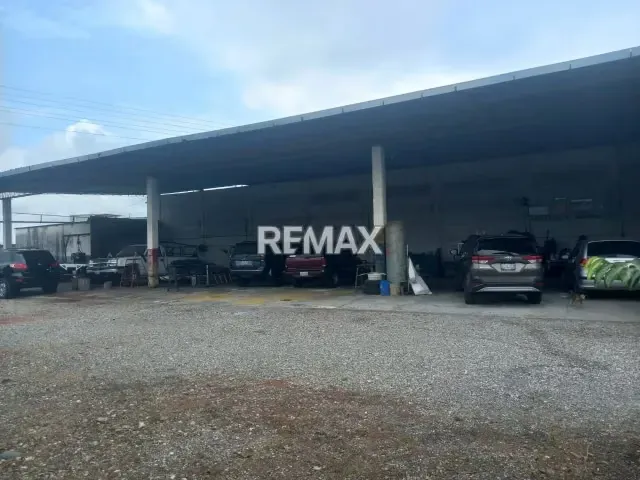 En Venta Galpón Industrial 468m² con Oficinas, Baños, Luz Trifasica y Agua + Casa 312M2. Todo en Terreno Propio de 2792M2 ¡Listo para Operar! - 11