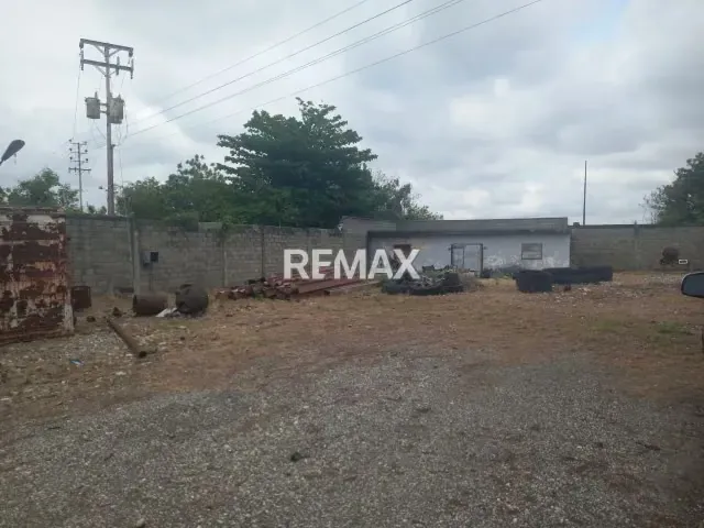En Venta Galpón Industrial 468m² con Oficinas, Baños, Luz Trifasica y Agua + Casa 312M2. Todo en Terreno Propio de 2792M2 ¡Listo para Operar! - 7