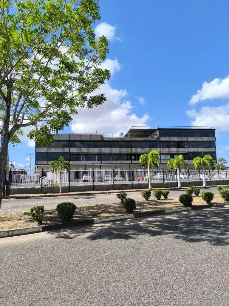 Oficina en alquiler Puerto Ordaz, Los Pinos Avenida principal