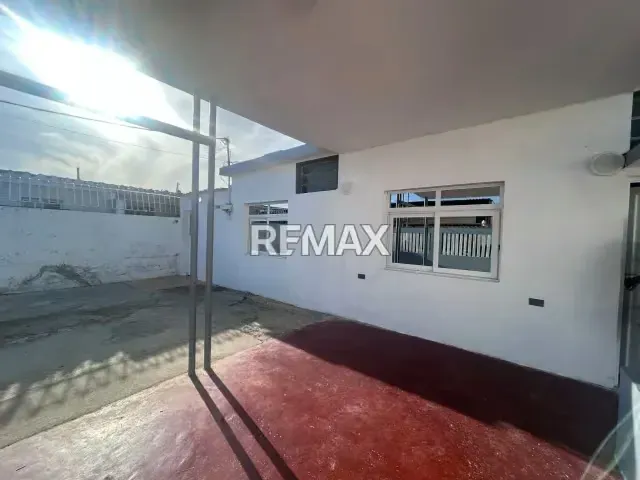 Casa en alquiler, ciudad Jardín Judibana - 11