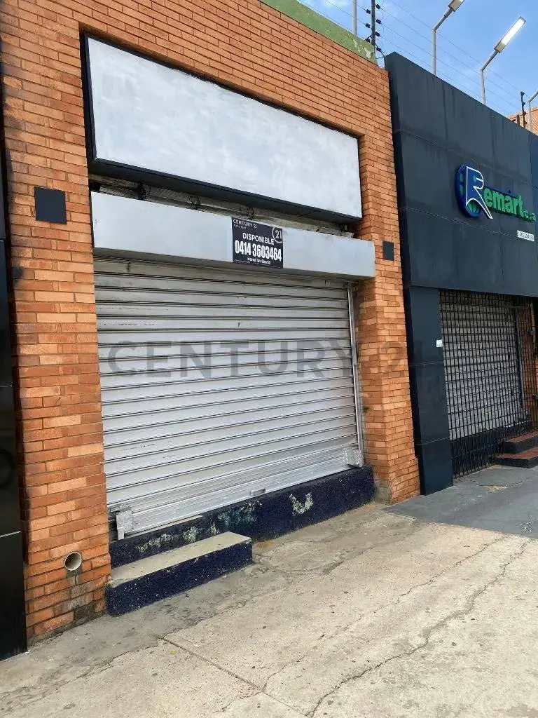 Oficina a nivel de calle en alquiler CC Tango, Av Padilla con Av. BellaVista