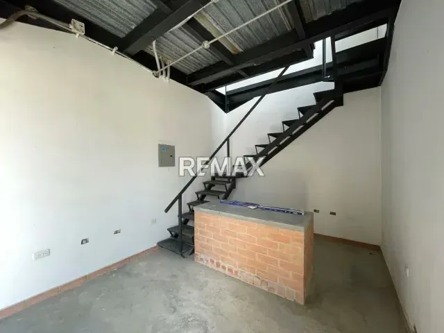En Alquiler Local Comercial en C.C San Diego Norte, Sector La Cumaca - 2