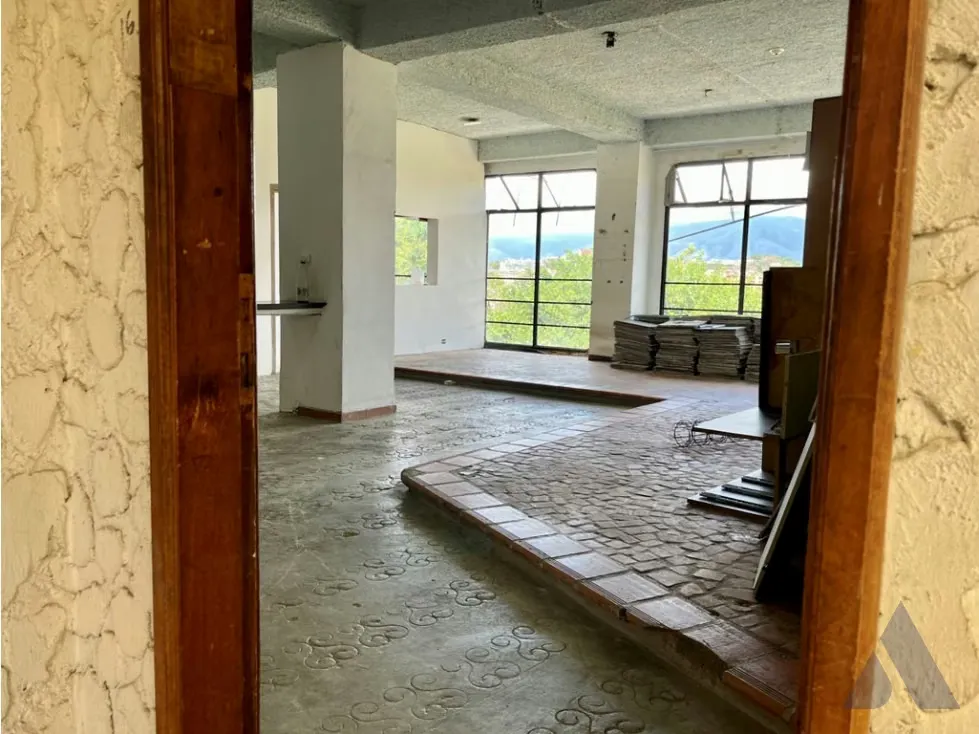 Se alquila local comercial 121m2 La Bonita 0858