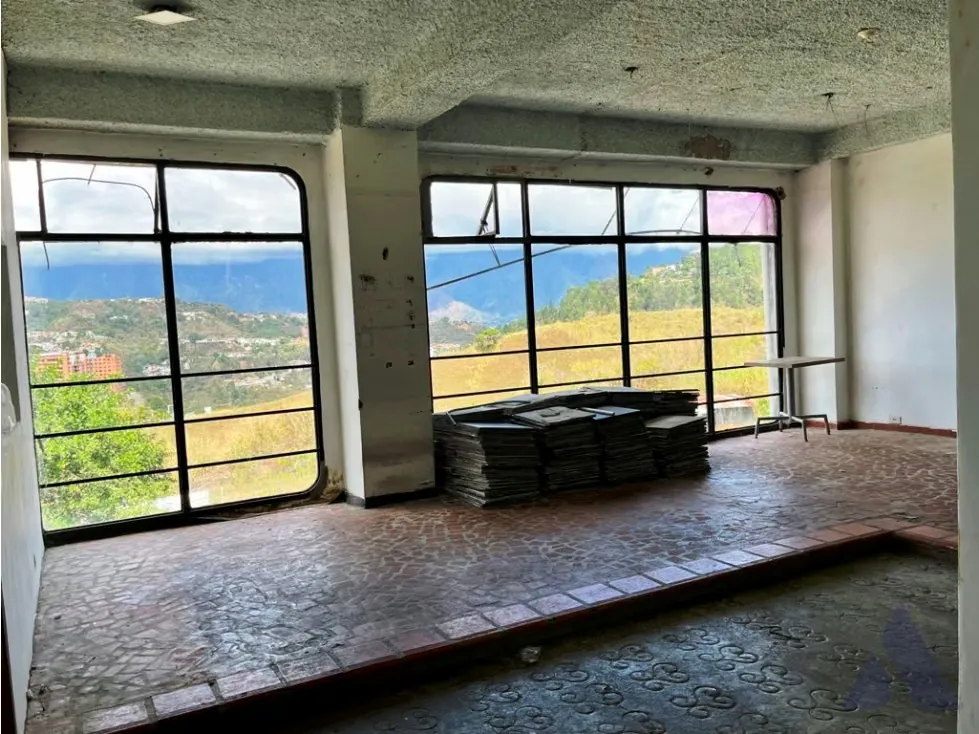 Se alquila local comercial 121m2 La Bonita 0858 - 3