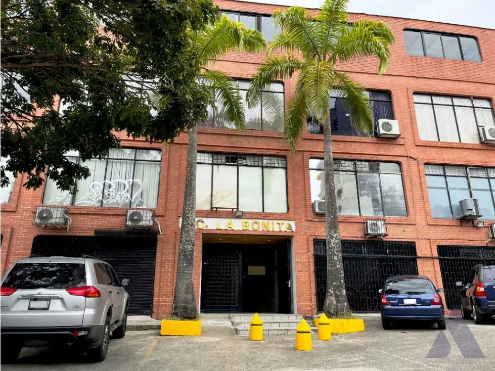 Se alquila local comercial 121m2 La Bonita 0858 - 8