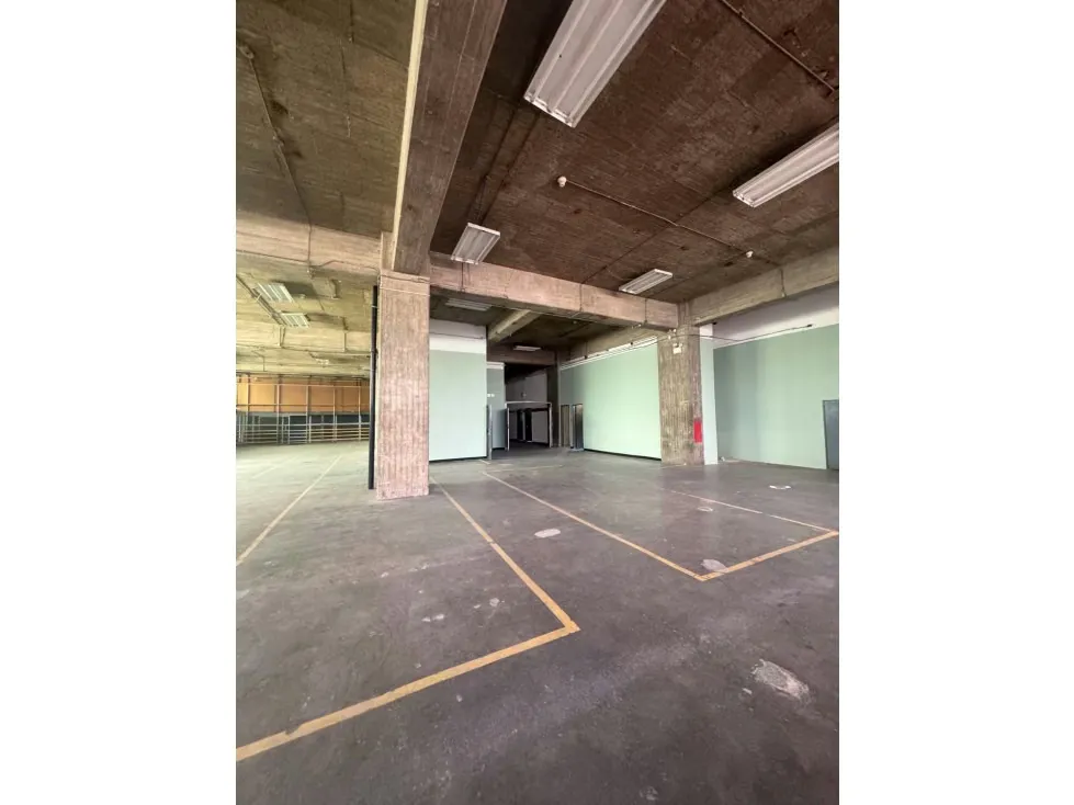 PISO INDUSTRIAL EN ALQUILER 1.177 M2 - URB.BOLEITA - 2