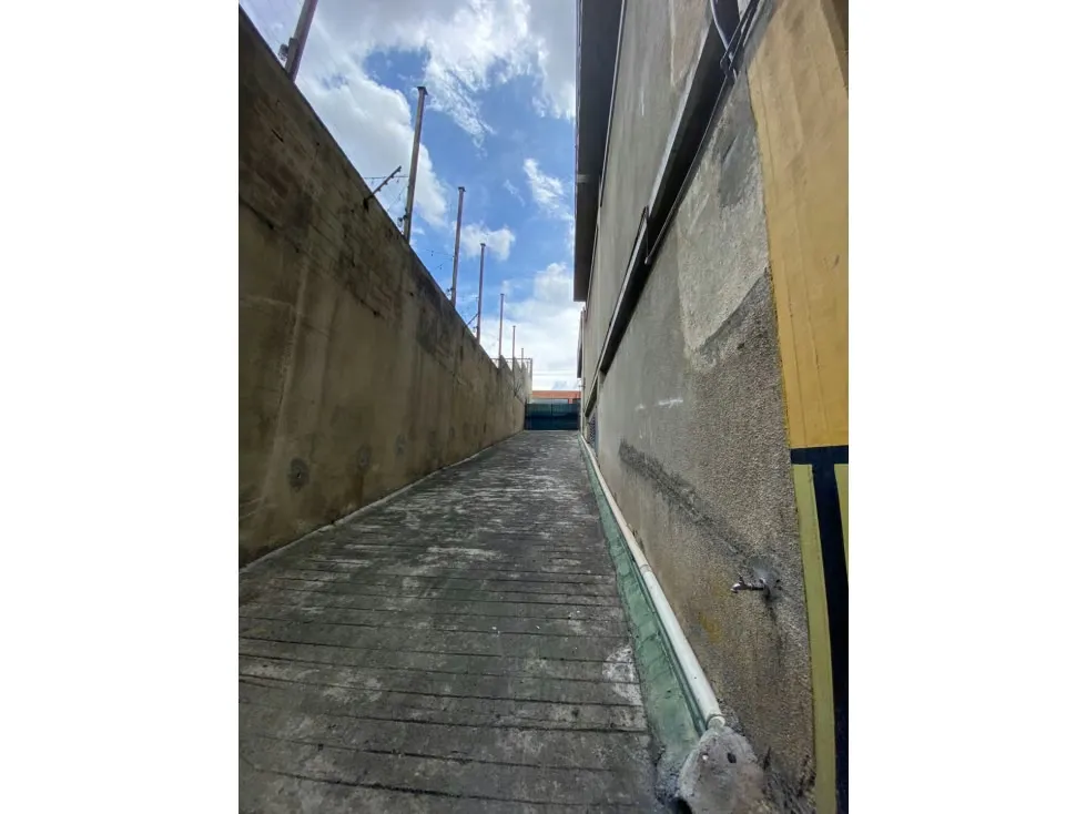 PISO INDUSTRIAL EN ALQUILER 1.177 M2 - URB.BOLEITA - 17