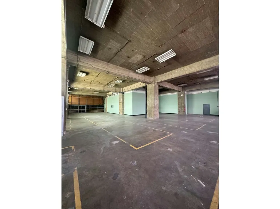 PISO INDUSTRIAL EN ALQUILER 1.177 M2 - URB.BOLEITA - 3