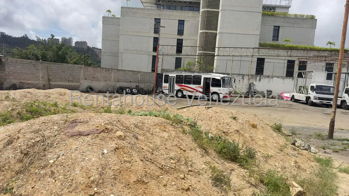 Terreno (Comercial) en Alquiler en Guaicay, Distrito Metropolitano - 11