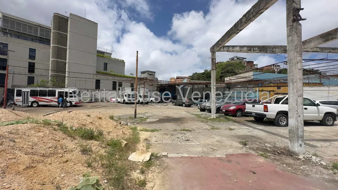Terreno (Comercial) en Alquiler en Guaicay, Distrito Metropolitano - 3