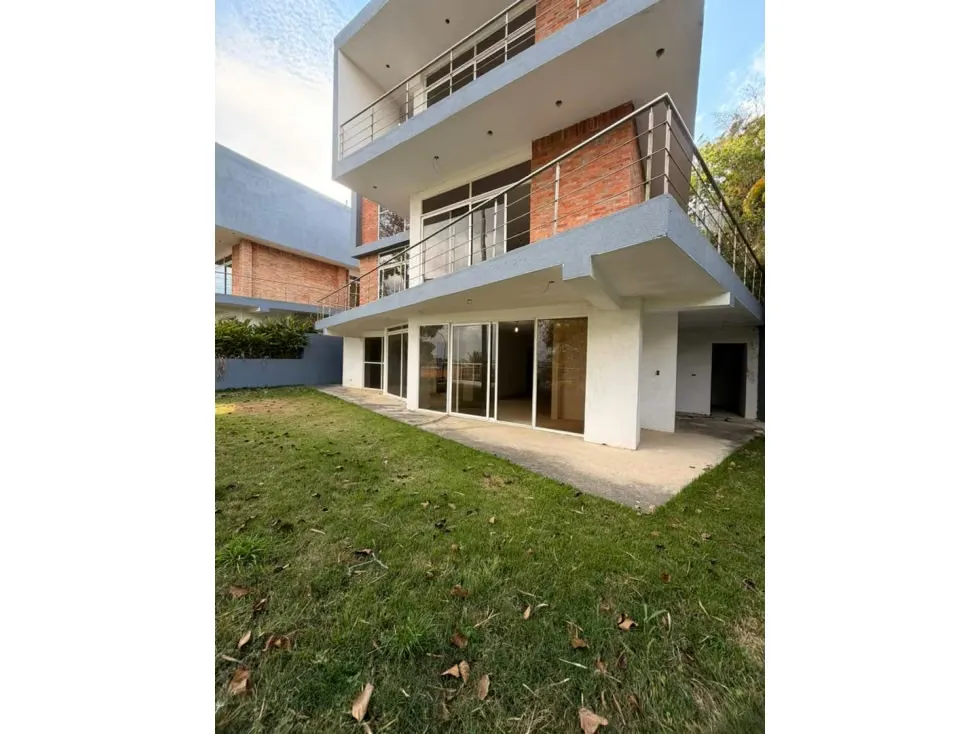SE VENDE CASA EN ALTO HATILLO DE 800MTS2 - 6