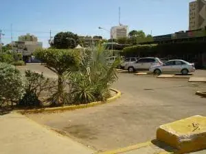 Local Comercial en Alquiler en Avenida Bella Vista, Zulia - 14